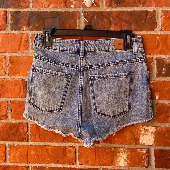 BDG Womens 26 Bree High Rise Blue Acid Wash Cut Off Cheeky Jeans Shorts - Picture 3 of 7